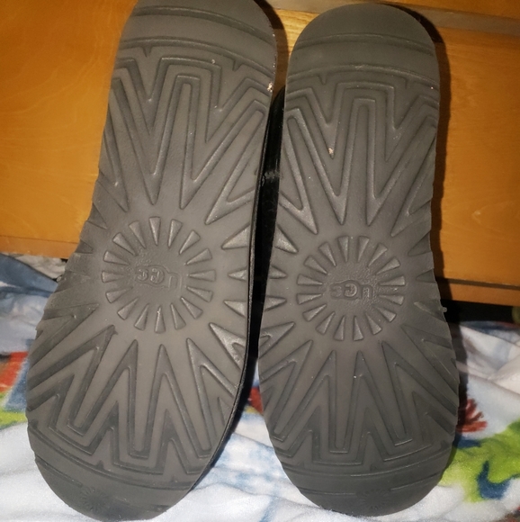 Black leather uggs 👌 - Picture 2 of 3